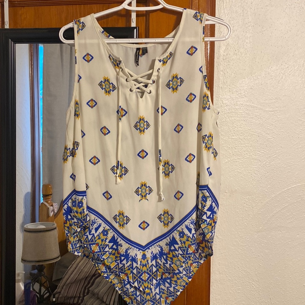 Size medium light, weight, tank top Aztec!